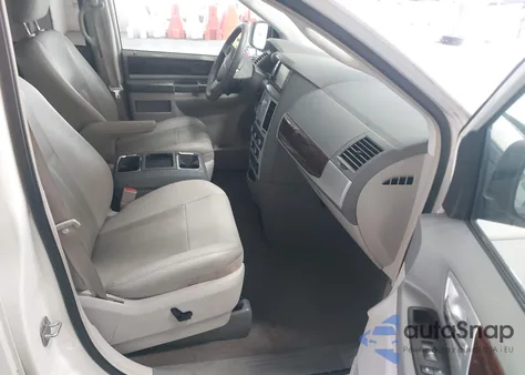 2009 Chrysler Town & Country Touring from USA, damaged, VIN 2A8HR54X09R657163